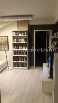 Nekretnina: Petrovaradin-Četvorosoban stan 80m2 u Podkrovlju-065/385 8880