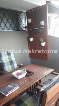 Nekretnina: Petrovaradin-Četvorosoban stan 80m2 u Podkrovlju-065/385 8880