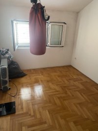 Nekretnina: Prodajem dvosoban stan na Starom aerodromu, u Zmaj Jovinoj ulici zgrada 'JKP' između t.c.V