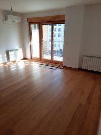 Nekretnina: ZEMUN Sumadijska ID: 32265