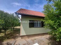 Nekretnina: Banstol-Uknjižena Vikendica 65 m2 na lepom ravnom Placu 1067 m2 u Zelenoj Oazi-065/385 8880