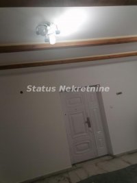 Nekretnina: Novi Futog-Prazna Garsonjera 45 m2 na Spratu-Zakupnina 280e-potreban je Depozit-065/385 8880