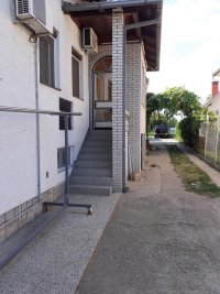 Nekretnina: Surcin, kuća-ranč sa velikim potencijalima , 404 m2 , 2 garaze-36m2,  plac 11,7 ari