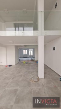 Nekretnina: Luks poslovni prostor-ulični lokal