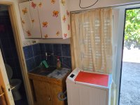 Nekretnina: Izdajem cetvorokrevetni studio-apartman u Djenovicima