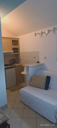 Nekretnina: Izdajem studio-apartman u Meljinama