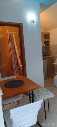 Nekretnina: Izdajem studio-apartman u Meljinama