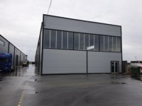 Nekretnina: Nov magacin, sleperski prilaz, parking, 3 rampe