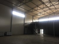 Nekretnina: Nov magacin, sleperski prilaz, parking, 3 rampe