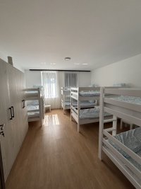 Nekretnina: Izdajem smestaj za radnike u Dobanovcima 