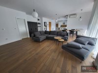 Nekretnina: Četvorosoban lux u centru, blizina keja