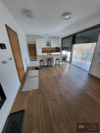 Nekretnina: Četvorosoban lux u centru, blizina keja