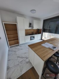 Nekretnina: Četvorosoban lux u centru, blizina keja