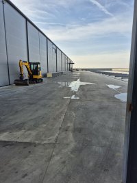 Nekretnina: Izdaje se više hala, Batajnica