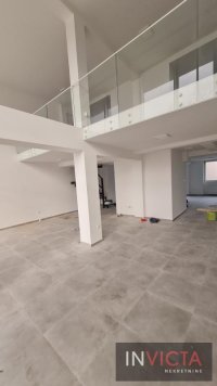 Nekretnina: Luks poslovni prostor-ulični lokal