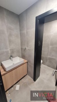 Nekretnina: Luks poslovni prostor-ulični lokal