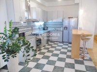 Nekretnina: Medaković, izdavanje, kuća, 6.0, dvorište, bazen ID#10092