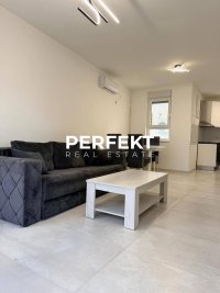 Nekretnina: Centar, 64m2, dvoiposoban. prvi sprat sa parking mestom