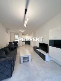 Nekretnina: Centar, 64m2, dvoiposoban. prvi sprat sa parking mestom