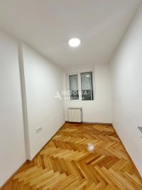 Nekretnina: Zemun Polje, 2.5, renoviran, prazan, useljiv ID#10378