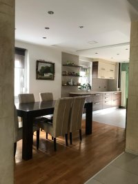 Nekretnina: Izdaje se porodicna kuca u Zemunu