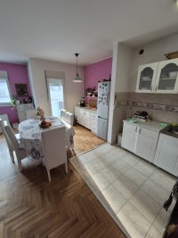 Nekretnina: Zemun, Cara Dušana -71m2 |3 spavaće sobe| 2 kupatila| terasa| lift| video-nadzor|