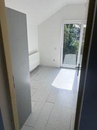 Nekretnina: Izdajem kuću u Zemunu, na odličnoj lokaciji, u ulici Mozerova