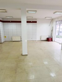 Nekretnina: Pogodan za više delatnosti, veliki izlog