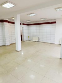 Nekretnina: Pogodan za više delatnosti, veliki izlog