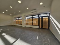 Nekretnina: Karađorđev park, prazan, sa izlogom 10m