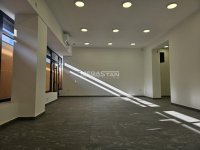 Nekretnina: Karađorđev park, prazan, sa izlogom 10m