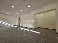 Nekretnina: Karađorđev park, prazan, sa izlogom 10m