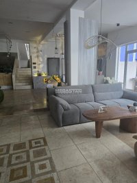 Nekretnina: Lux prazan lokal, veliki izlog ka ulici