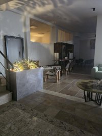 Nekretnina: Lux prazan lokal, veliki izlog ka ulici