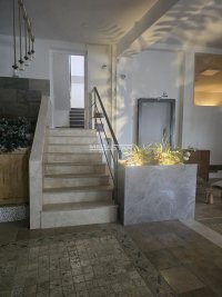 Nekretnina: Lux prazan lokal, veliki izlog ka ulici
