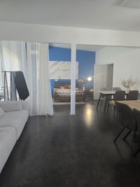 Nekretnina: Lux prazan lokal, veliki izlog ka ulici