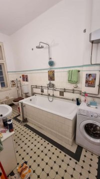 Nekretnina: Odličan salonac u centru