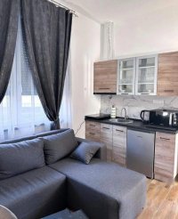 Nekretnina: EKSKLUZIVNA PRODAJA-polovina vile sa 2 apartmana u centru Mataruške Banje