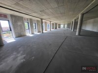 Nekretnina: POSLOVNI PROSTOR U POSL.ZGRADI-SA GARAŽAMA