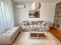 Nekretnina: Crveni krst, izdavanje, nov, moderan 3.0, garaža ID#10547