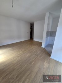 Nekretnina: NOV, USELJIV JEDNOIPOSOBAN