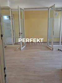 Nekretnina: Centar, 49m2, međusprat, cg, prazan