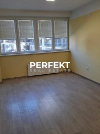 Nekretnina: Centar, 49m2, međusprat, cg, prazan