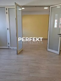 Nekretnina: Centar, 49m2, međusprat, cg, prazan