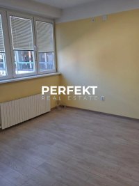Nekretnina: Centar, 49m2, međusprat, cg, prazan