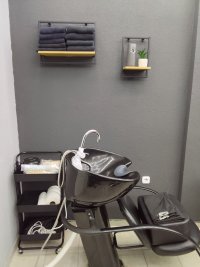Nekretnina: Izdajem frizerski salon u Novom Sadu na Novoj Detelinari