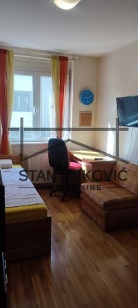 Nekretnina: Izdaje se trosoban  stan ID#7247